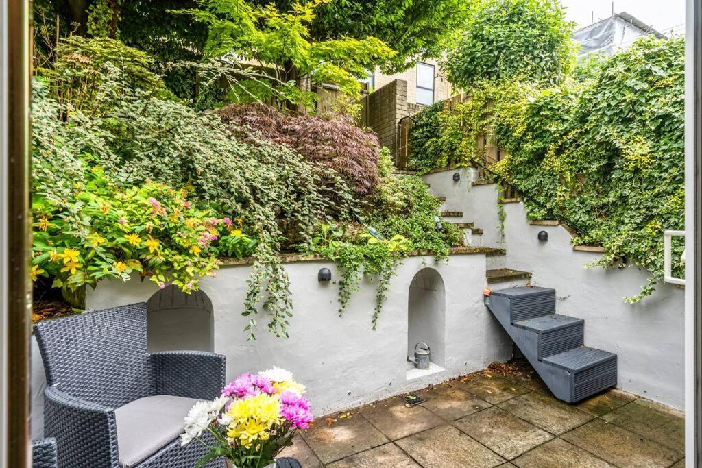 Stunning 4 Bedroom House In Central バース エクステリア 写真