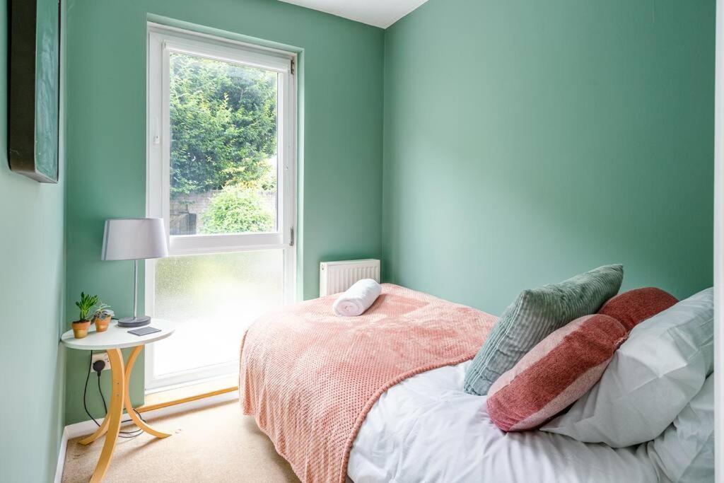 Stunning 4 Bedroom House In Central バース エクステリア 写真