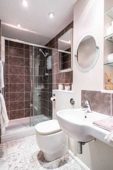 Stunning 4 Bedroom House In Central バース エクステリア 写真