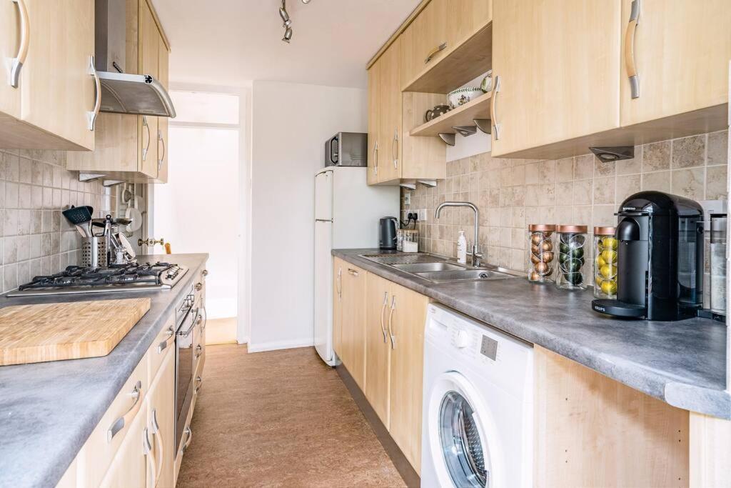 Stunning 4 Bedroom House In Central バース エクステリア 写真