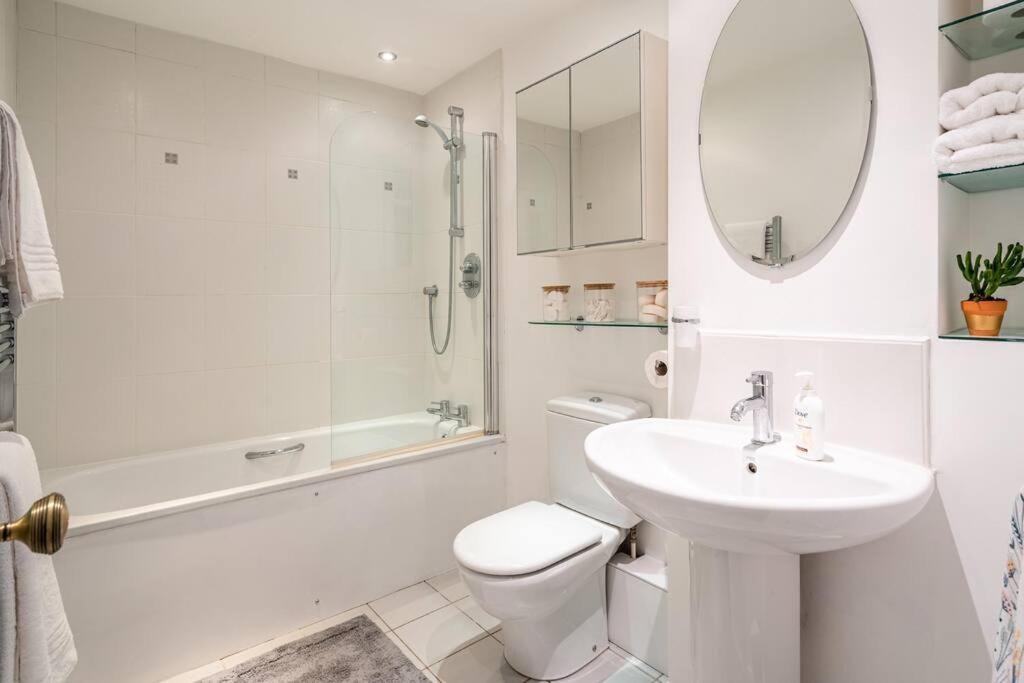 Stunning 4 Bedroom House In Central バース エクステリア 写真